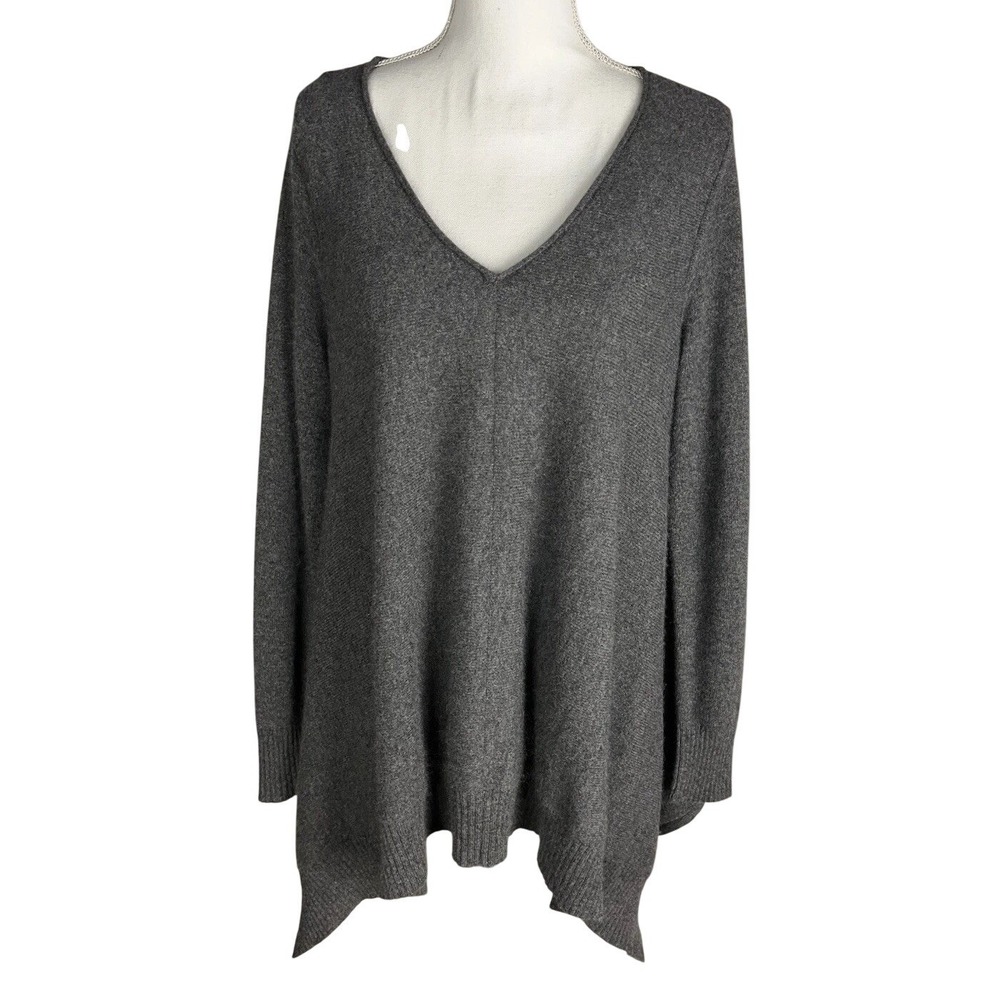 C by Bloomingdales‎ 100% cashmere Gray V neck sweater size M